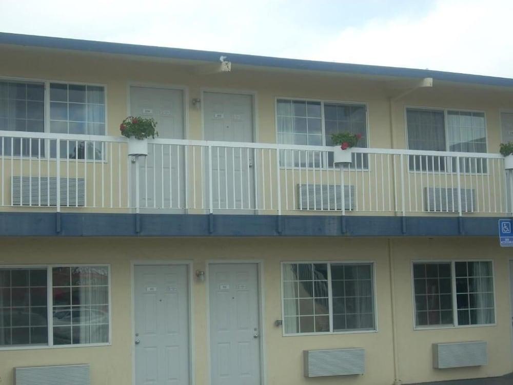 Economy Inn Monterey Seaside Exterior photo